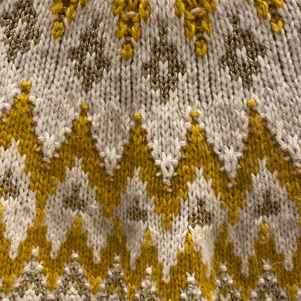 Warm, thick cream sweater. Oversized. Needs to be depilled, otherwise good. - Picture 2 of 6